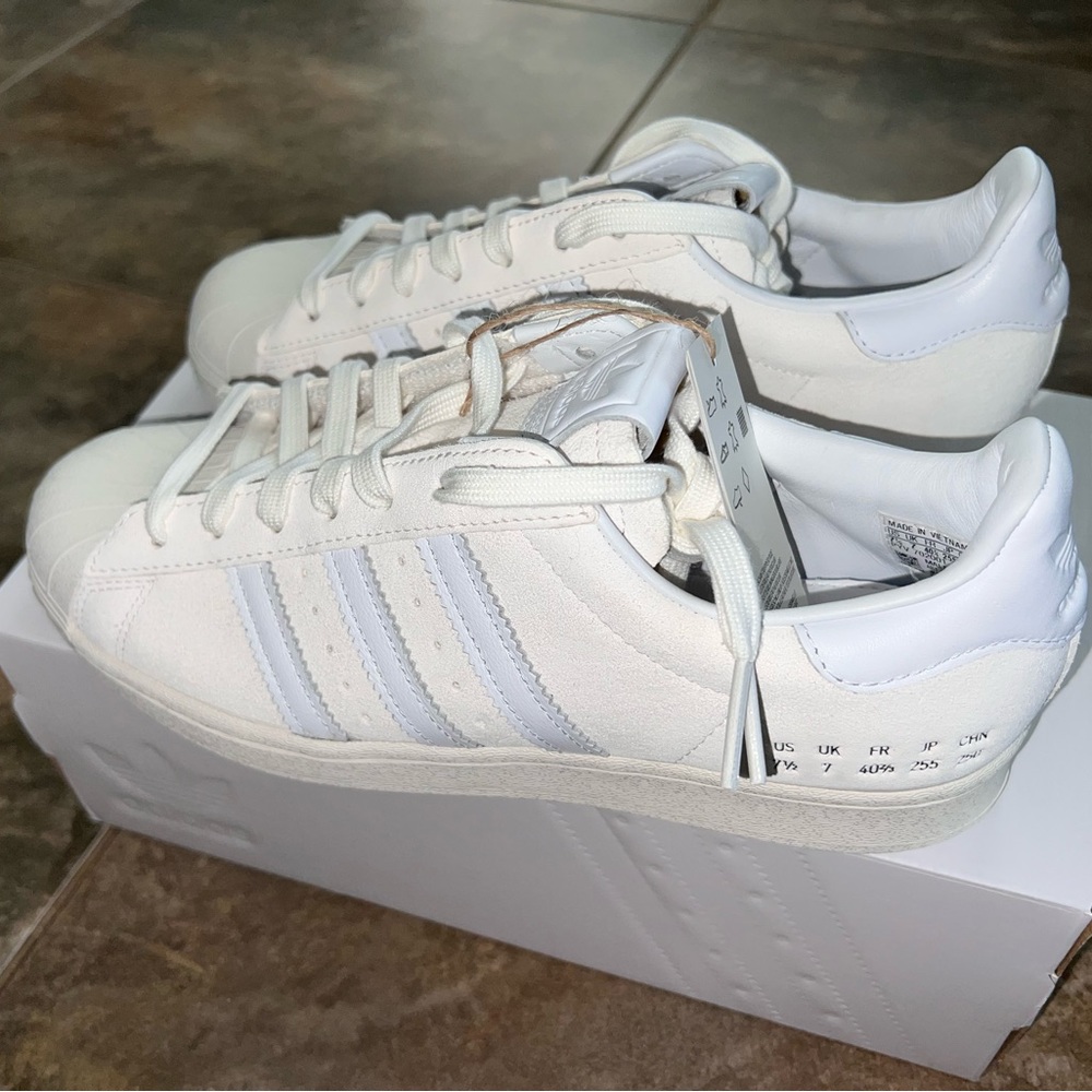 NIB size 7.5/women’s 8.5 Off White Adidas Original Superstar FY5478 Suede